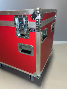 Dutycases_flightcases_Kabelkist_80x60x60_red_closed_half