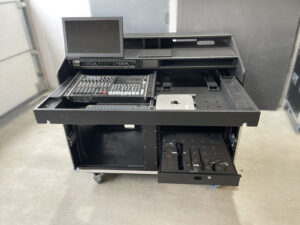 Dutycases_flightcases_AV-regiedesk_compact-all-in_open